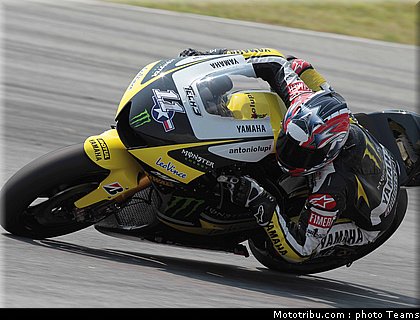 spies_01_motogp_test_sepang1_2010.jpg