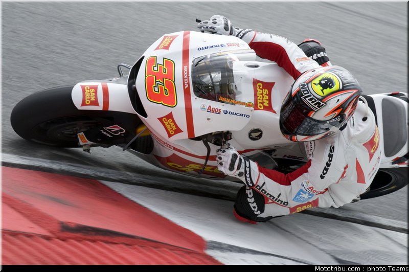 melandri_02_motogp_2010_test_sepang2