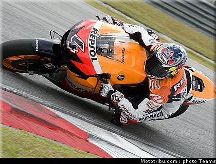 dovizioso_05_motogp_2010_test_sepang2.jpg