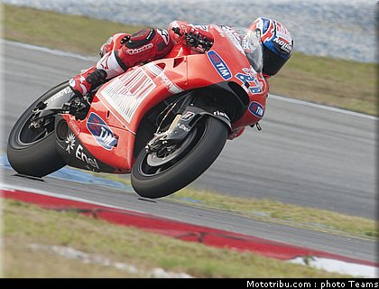 stoner_07_motogp_2010_test_sepang2.jpg