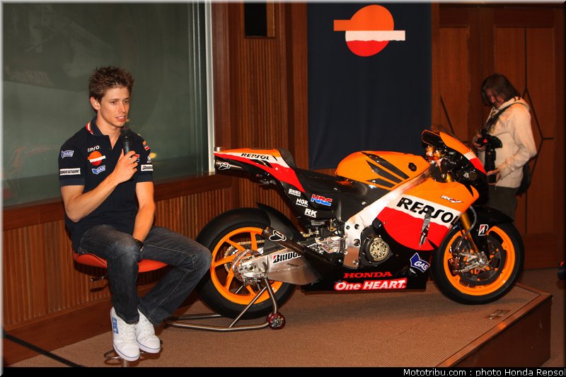 006_honda_repsol_hrc_2011_stoner_04_006