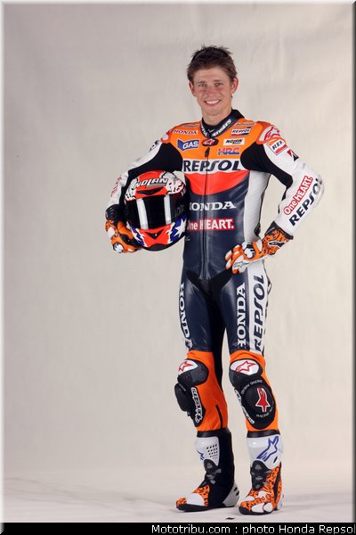 010_honda_repsol_hrc_2011_stoner_08_010