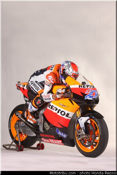 013_honda_repsol_hrc_2011_stoner_11_013
