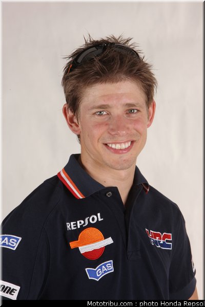 015_honda_repsol_hrc_2011_stoner_13_015