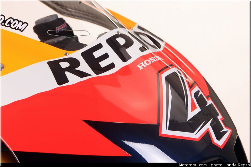 035_honda_repsol_hrc_2011_dovizioso_02_035