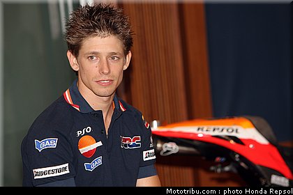 008_honda_repsol_hrc_2011_stoner_06_008.jpg