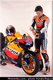 012_honda_repsol_hrc_2011_stoner_10_012.jpg