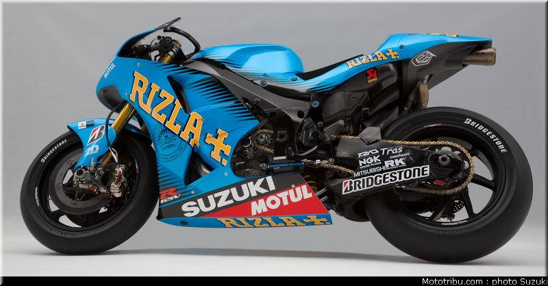 motogp_2011_team_suzuki_rizla+_005