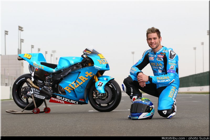 motogp_2011_team_suzuki_rizla+_011