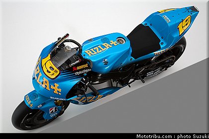 motogp_2011_team_suzuki_rizla+_004.jpg