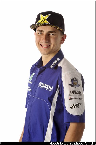 motogp_yamaha_racing_team_2011_lorenzo_010