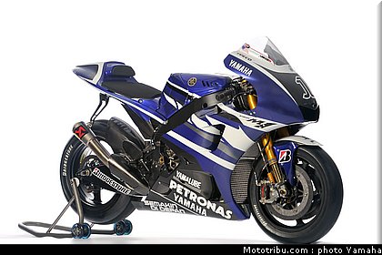 motogp_yamaha_racing_team_2011_lorenzo_004.jpg