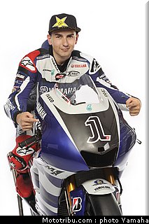 motogp_yamaha_racing_team_2011_lorenzo_014.jpg