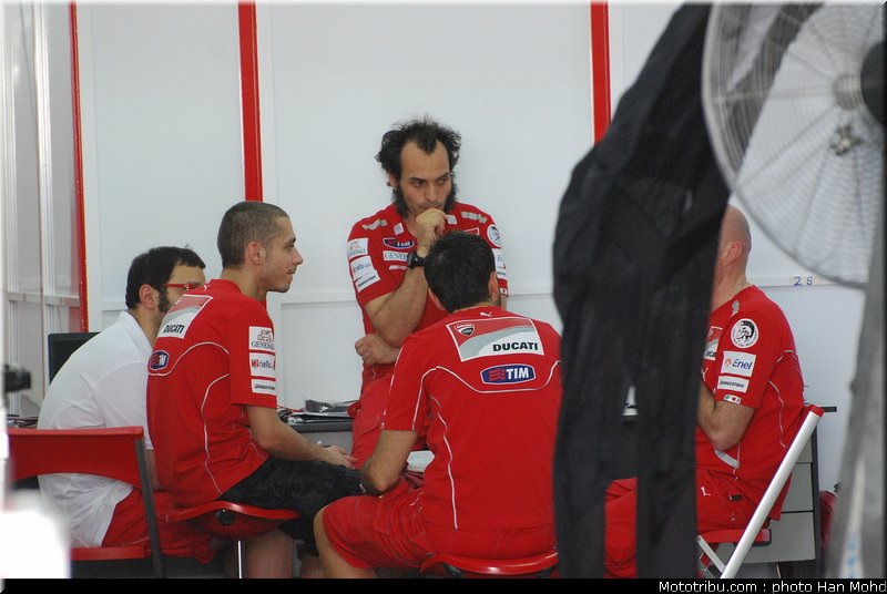 motogp_test_malaisie_2011_ducati_2