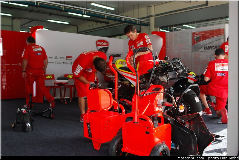 motogp_test_malaisie_2011_ducati_4