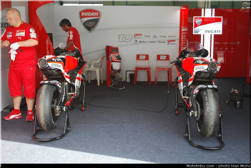 motogp_test_malaisie_2011_ducati_6