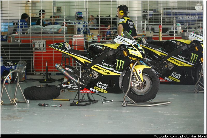 motogp_test_malaisie_2011_tech3_1