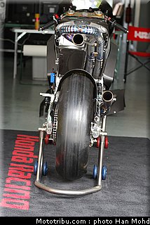 motogp_test_malaisie_2011_honda_1.JPG