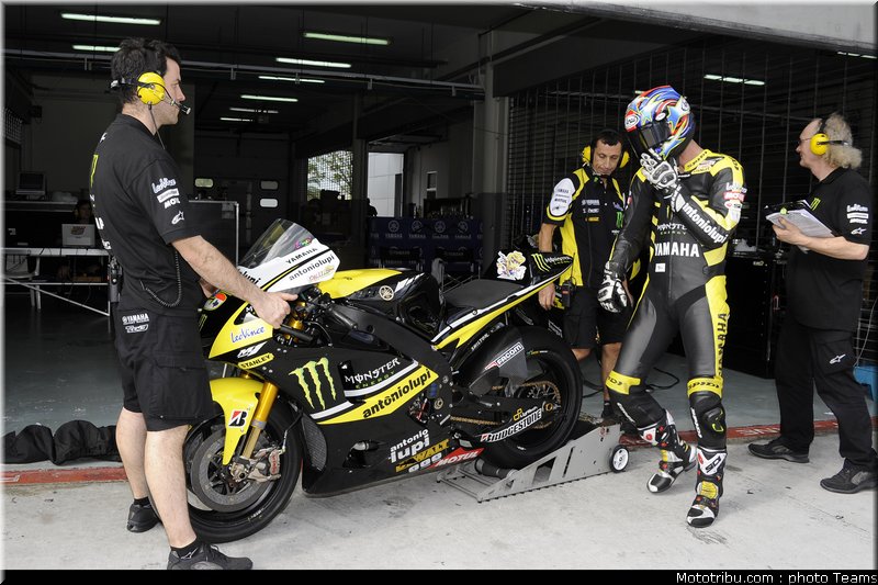 motogp_test_malaisie_2011_edwards_08