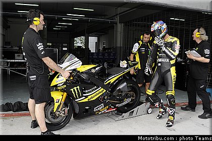 motogp_test_malaisie_2011_edwards_08.jpg