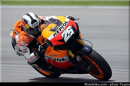 motogp_test_malaisie_2011_pedrosa_09.jpg