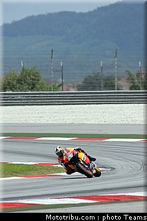 motogp_test_malaisie_2011_pedrosa_15.jpg