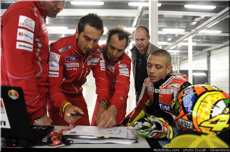 silverstone_2011_rossi_3