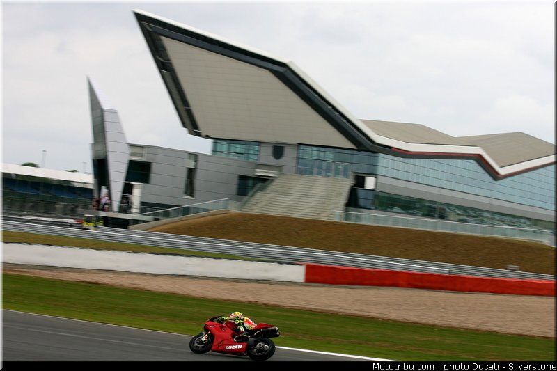 silverstone_2011_rossi_6