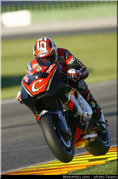 motogp_capirossi_02_test_valence_2010
