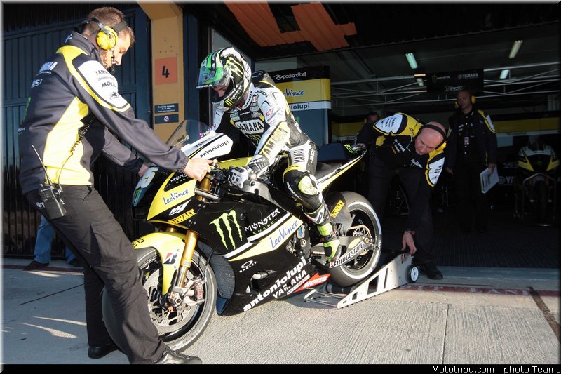 motogp_crutchlow_14_test_valence_2010