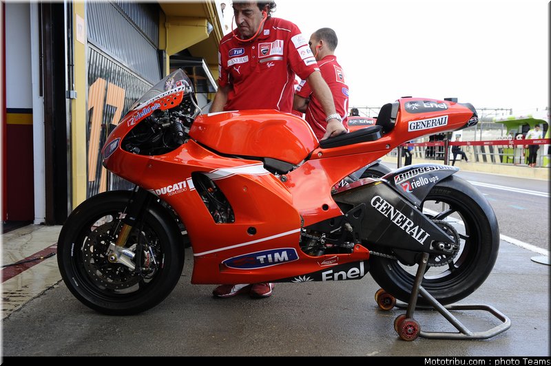 motogp_hayden_08_test_valence_2010