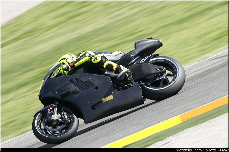 motogp_rossi_005_test_valence_2010