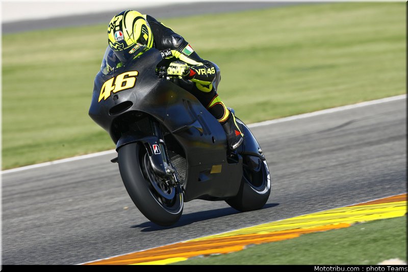 motogp_rossi_008_test_valence_2010
