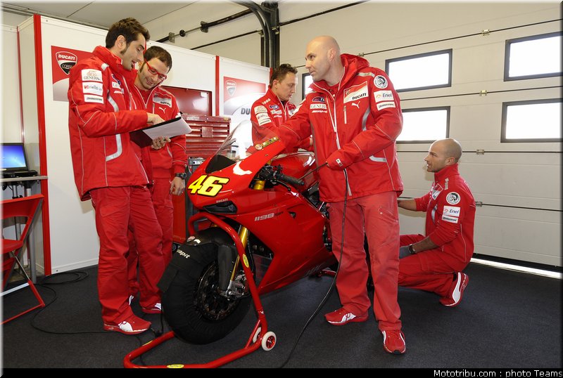 motogp_rossi_028_test_valence_2010