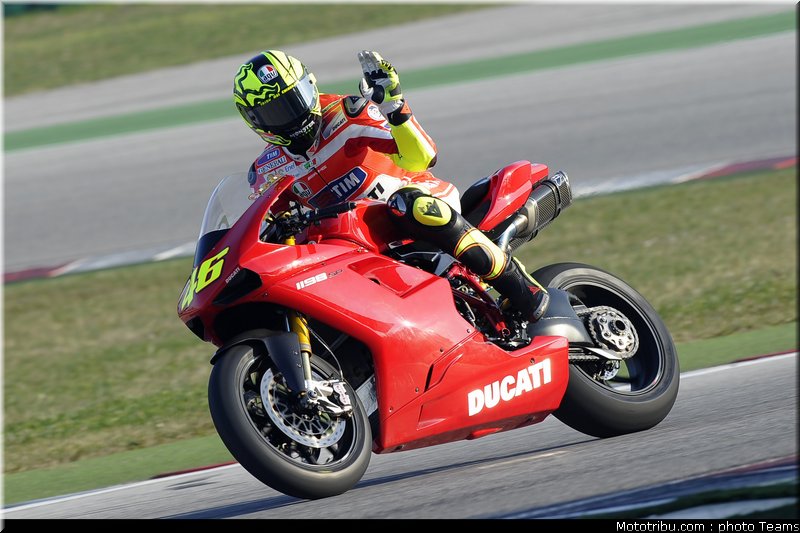 motogp_rossi_031_test_valence_2010