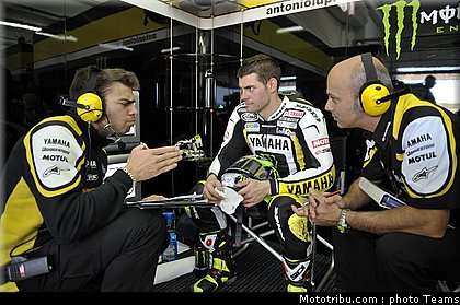 motogp_crutchlow_11_test_valence_2010.jpg