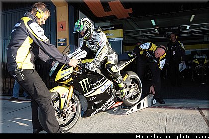 motogp_crutchlow_14_test_valence_2010.jpg