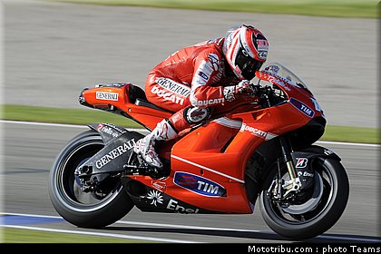 motogp_hayden_02_test_valence_2010.jpg