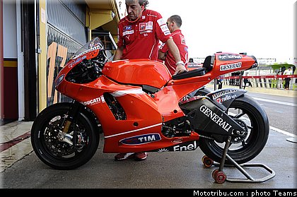 motogp_hayden_08_test_valence_2010.jpg