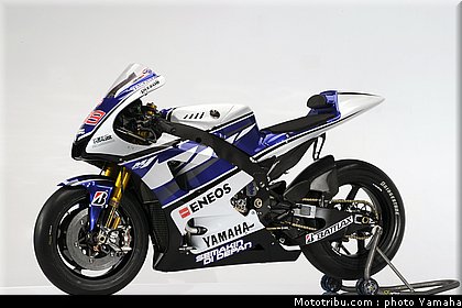 lorenzo_07_motogp_2012_team_yamaha.jpg