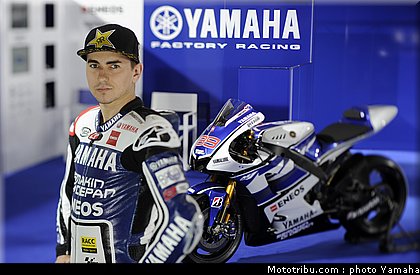 lorenzo_08_motogp_2012_team_yamaha.jpg