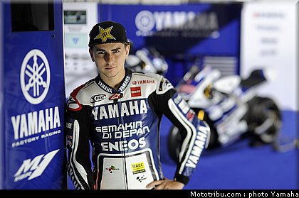 lorenzo_13_motogp_2012_team_yamaha.jpg