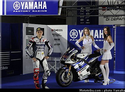 lorenzo_14_motogp_2012_team_yamaha.jpg