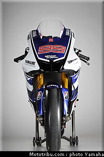 lorenzo_26_motogp_2012_team_yamaha.jpg