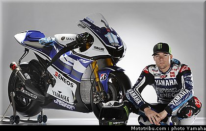 spies_05_motogp_2012_team_yamaha.jpg