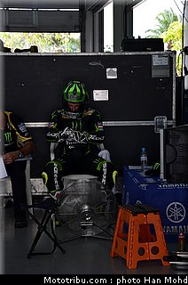 crutchlow_004_motogp_2012_test_malaisie.jpg