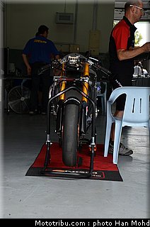 edwards_002_motogp_2012_test_malaisie.jpg