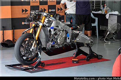 edwards_011_motogp_2012_test_malaisie.jpg