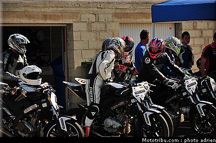paddock_002_ecole_de_pilotage_zf_grand_prix_zarco_fellon_louis_rossi_ete_2012.jpg