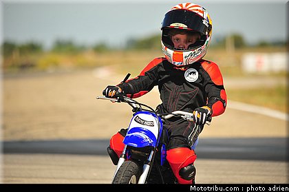 pee_wee_032_ecole_de_pilotage_zf_grand_prix_zarco_fellon_louis_rossi_ete_2012.jpg